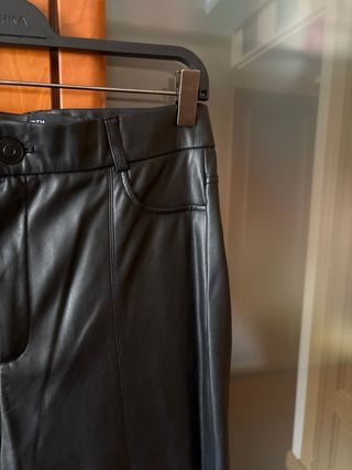 Pantalón polipiel Zara Talla XL