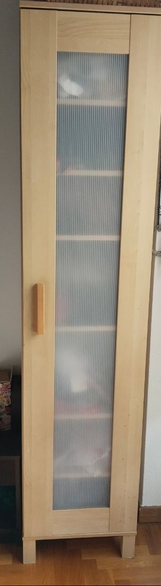 Armario Ikea madera con puertas de cristal
