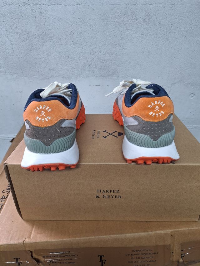 Zapatillas Harper&Neyer grises y naranjas