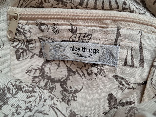 Bolso de crochet con asas de bambú.