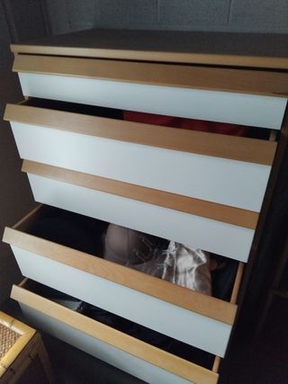 Cómoda de dormitorio de madera