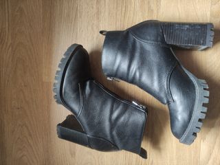 Botines Bershka negros tacón plataforma