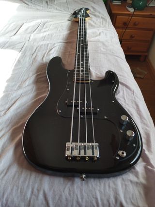 Fender Precision Bass Edición Limitada
