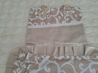 Copri forno e piano cottura beige con fiocchi
