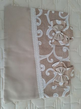 Copri forno e piano cottura beige con fiocchi