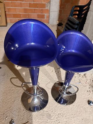 Taburetes de bar azul y plateado,3
