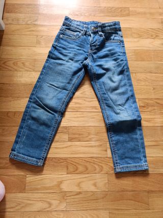 Pantalón vaquero niño Mayoral. 98cm.