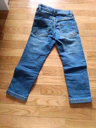 Pantalón vaquero niño Mayoral. 98cm.