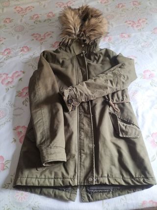 Chaqueta parka Bershka verde con capucha