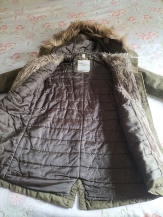 Chaqueta parka Bershka verde con capucha