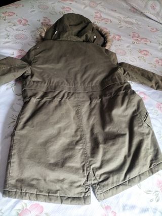 Chaqueta parka Bershka verde con capucha