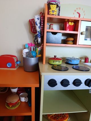 Cocinita de juguete de madera