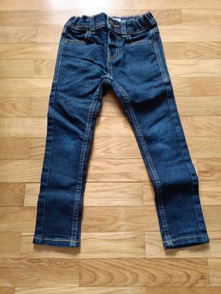 Pantalón vaquero infantil Kiabi. Talla 3