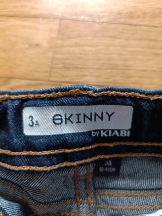 Pantalón vaquero infantil Kiabi. Talla 3