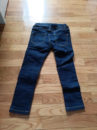 Pantalón vaquero infantil Kiabi. Talla 3