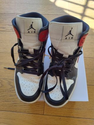 Air Jordan 1 Mid Scarpe Rosse Bianche e nere