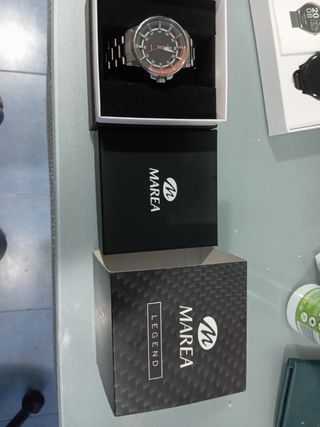 Reloj Marea Negro y Plateado