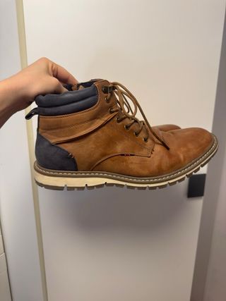 Botines de hombre marrones y azules