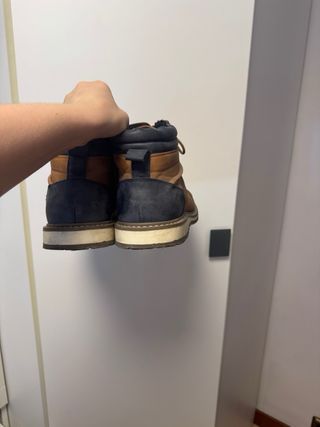 Botines de hombre marrones y azules