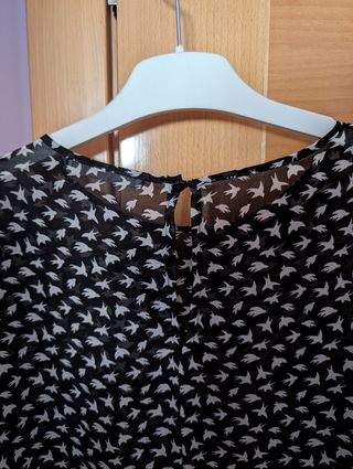 Blusa negra Shana con estampado de pájaros