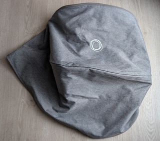 Capota extensible y cubrepies Bugaboo gris