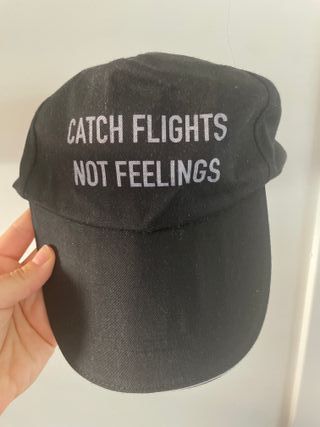 Gorro Catch Flights Not Feelings Negro