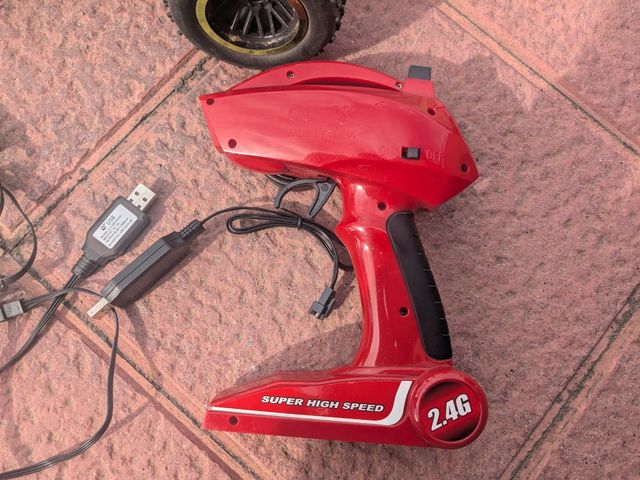 Coche RC Slayer 2.4G con mando y baterías