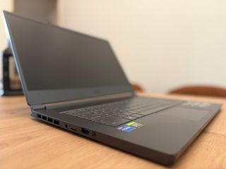 MSI Stealth 15M A11UEK-025ES Negro/Gris