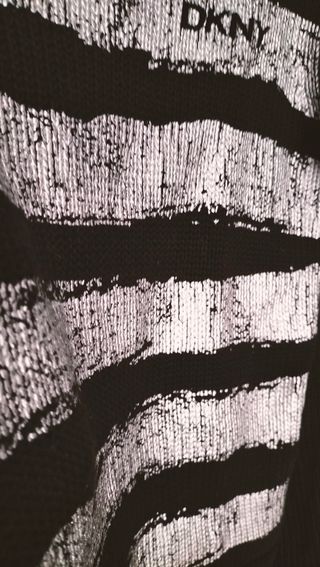 Jersey DKNY cuello alto rayas plata XS