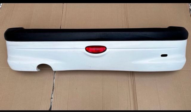 Defensa trasera Peugeot 206.