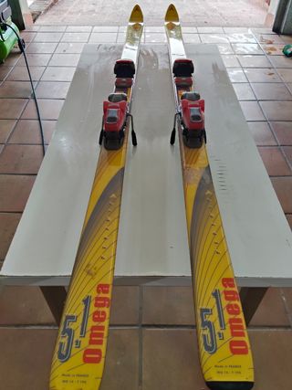 Esquís Dynastar con fijaciones Marker