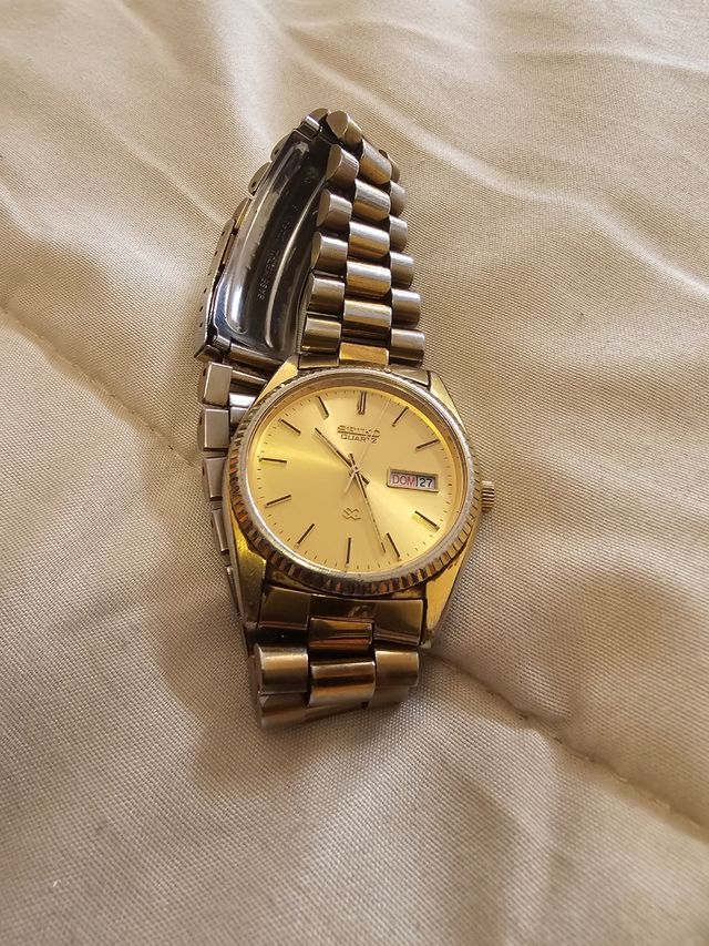 Reloj Seiko Quartz Dorado