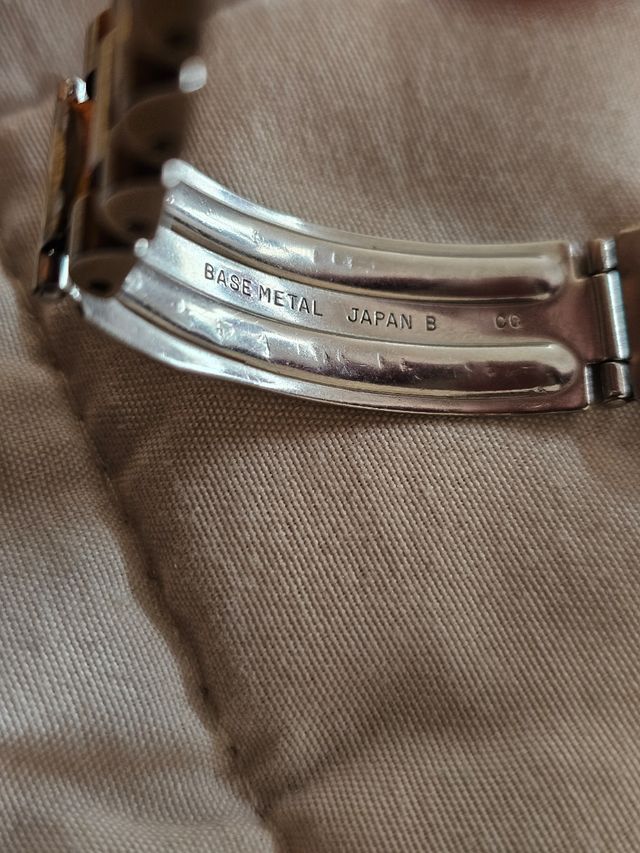 Reloj Seiko Quartz Dorado