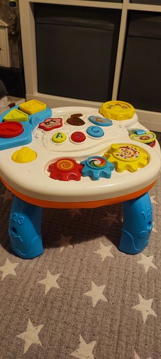 Mesa de actividades infantil