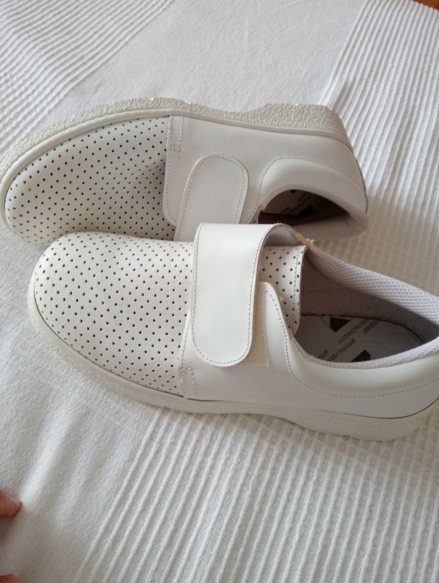 Zapatos blancos trabajo Unisex.