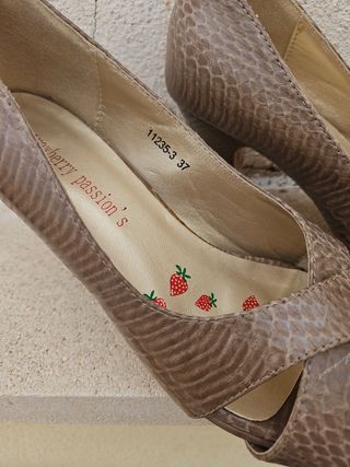 Zapatos Strawberry Passion's Talla 37