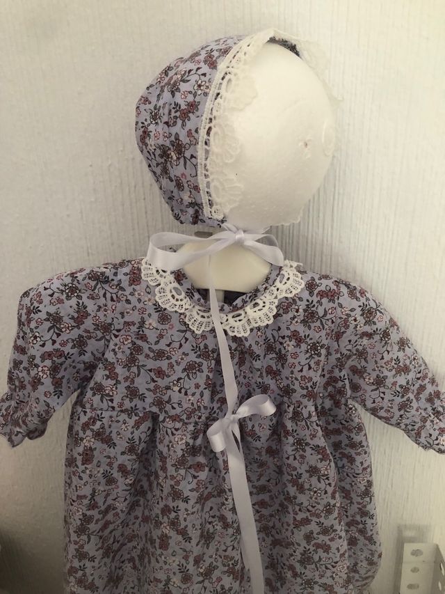 Conjunto vestido y capota floral muñecos Reborns.