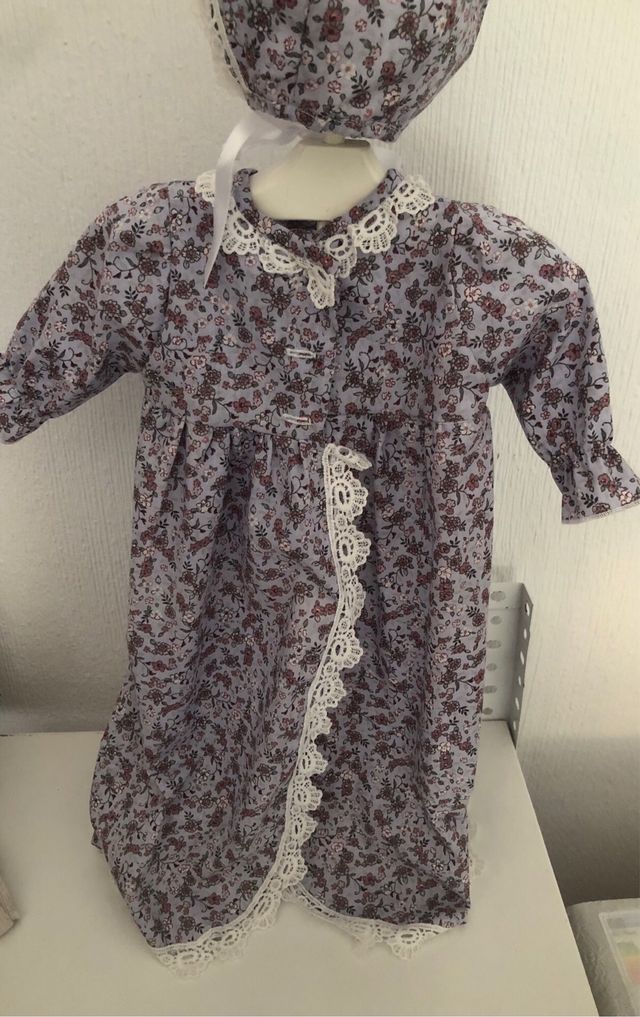 Conjunto vestido y capota floral muñecos Reborns.