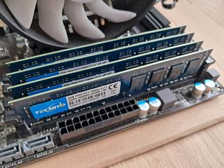 Placa ASRock H77 Pro4 MVP + Xeon E3 1240 v2 + 32GB