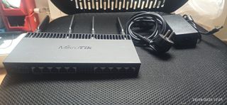 Router MikroTik RB4011iGS+5HacQ2HnD-IN
