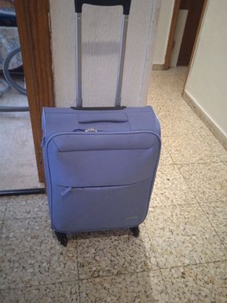 Maleta de viaje azul marino 
Piquiña 