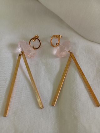 Pendientes largos oro rosa cuarzo