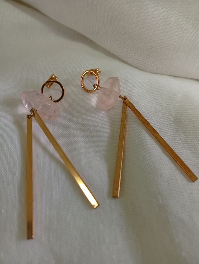 Pendientes largos oro rosa cuarzo
