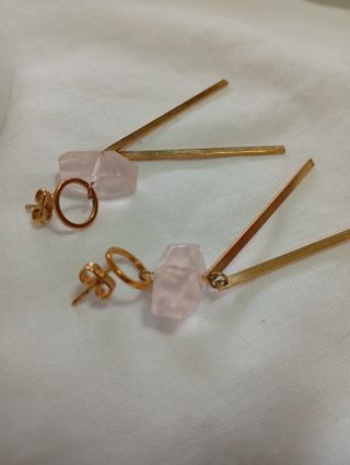 Pendientes largos oro rosa cuarzo