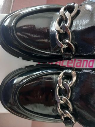 Mocasines charol Graceland negros talla 35.
