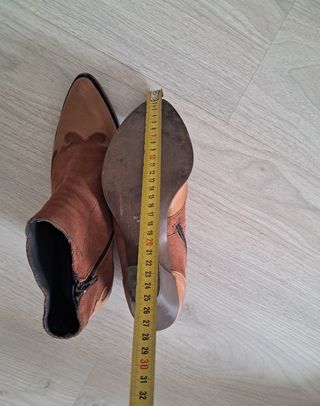 OFERTA!!!. Botines camperos, botas marca BDA piel.