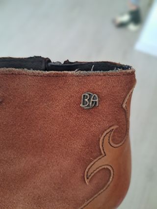 OFERTA!!!. Botines camperos, botas marca BDA piel.