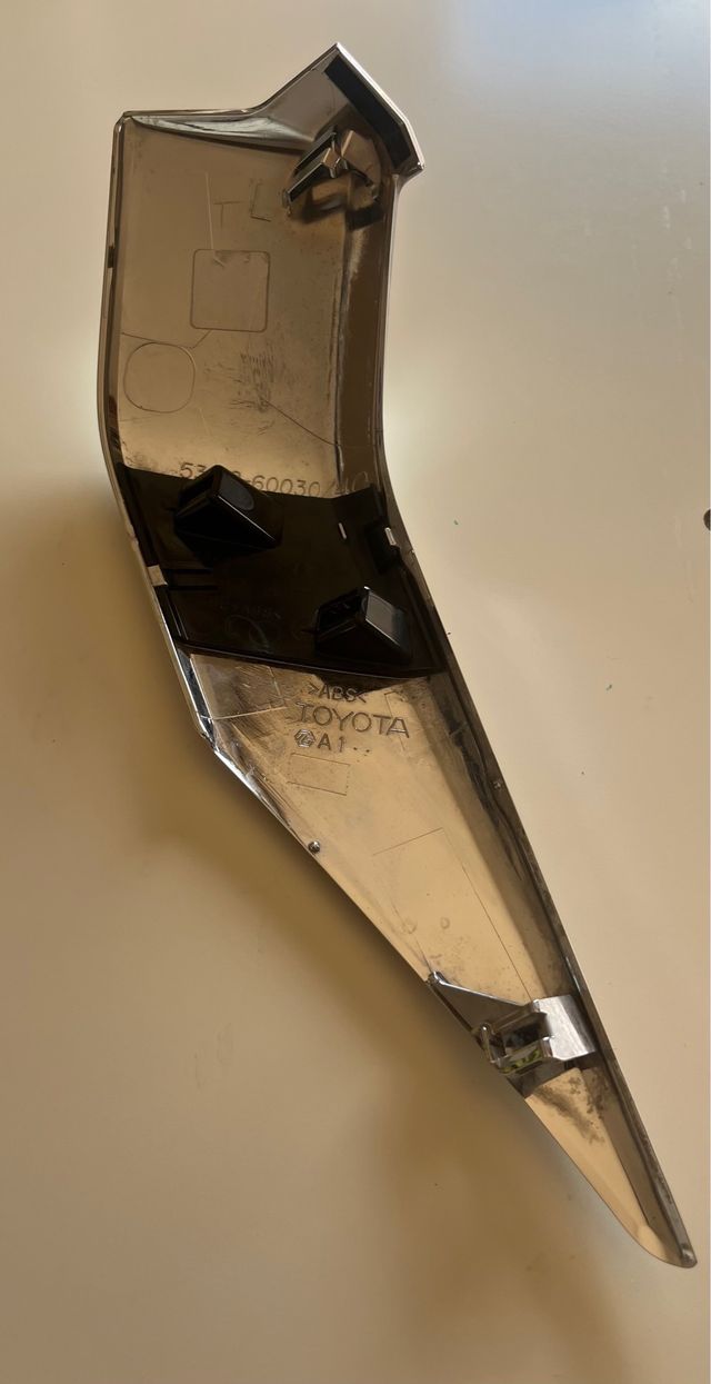 embellecedor faro izquierdo toyota 53148-60030/40