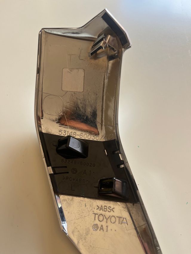 embellecedor faro izquierdo toyota 53148-60030/40