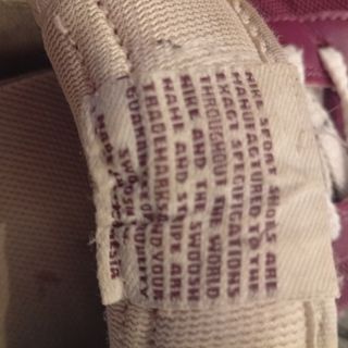 Zapatillas Nike Moradas y Blancas